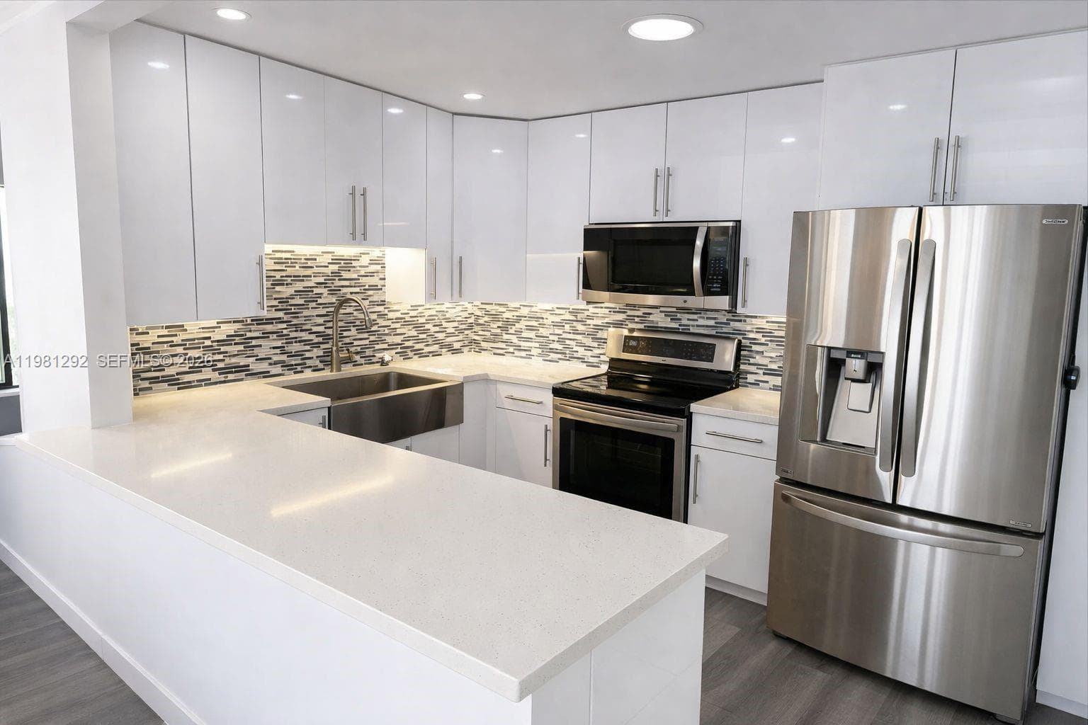 COMMODORE PLAZA · #2103 in Aventura - Photo 4
