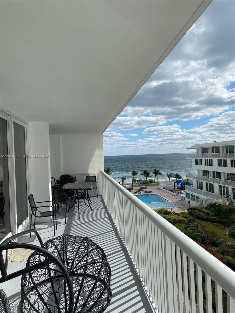THE CARRIAGE HOUSE CONDO · #416 in Miami Beach - Photo 12