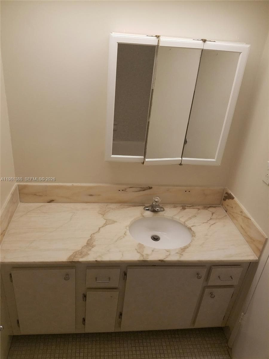 THE CARRIAGE HOUSE CONDO · #416 in Miami Beach - Photo 19