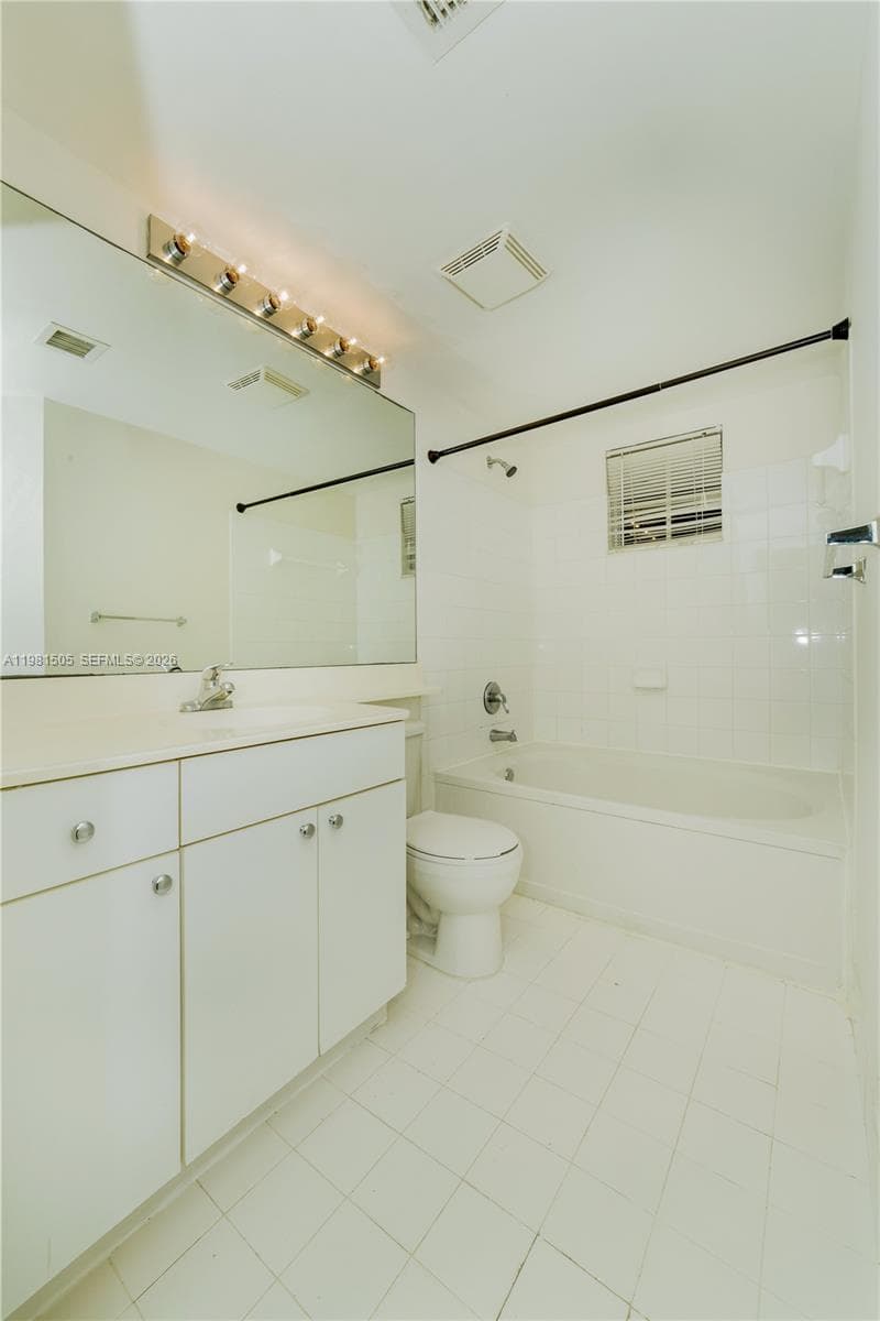 Porto Bellagio · #4203 in Sunny Isles Beach - Photo 13