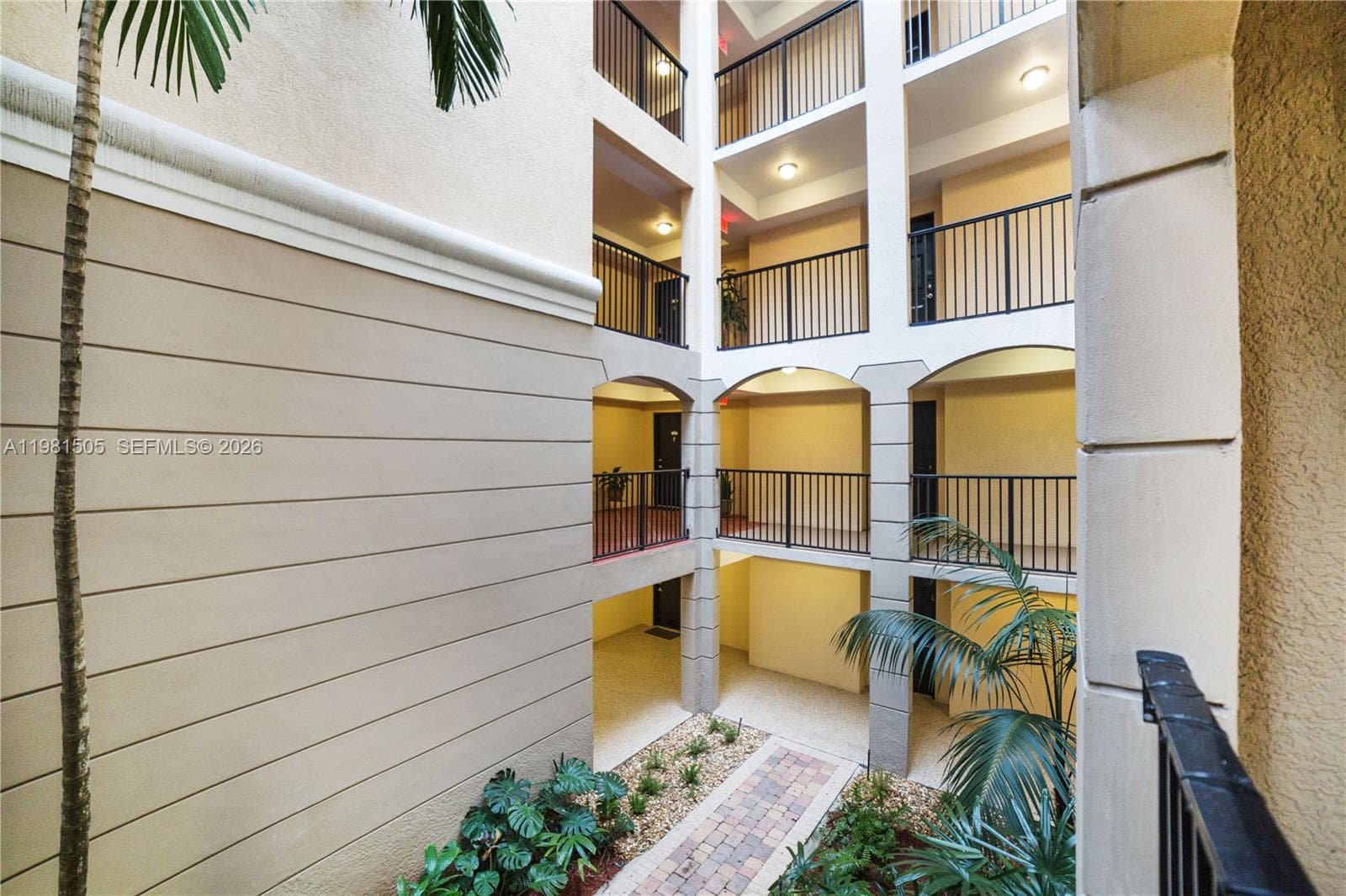 Porto Bellagio · #4203 in Sunny Isles Beach - Photo 24