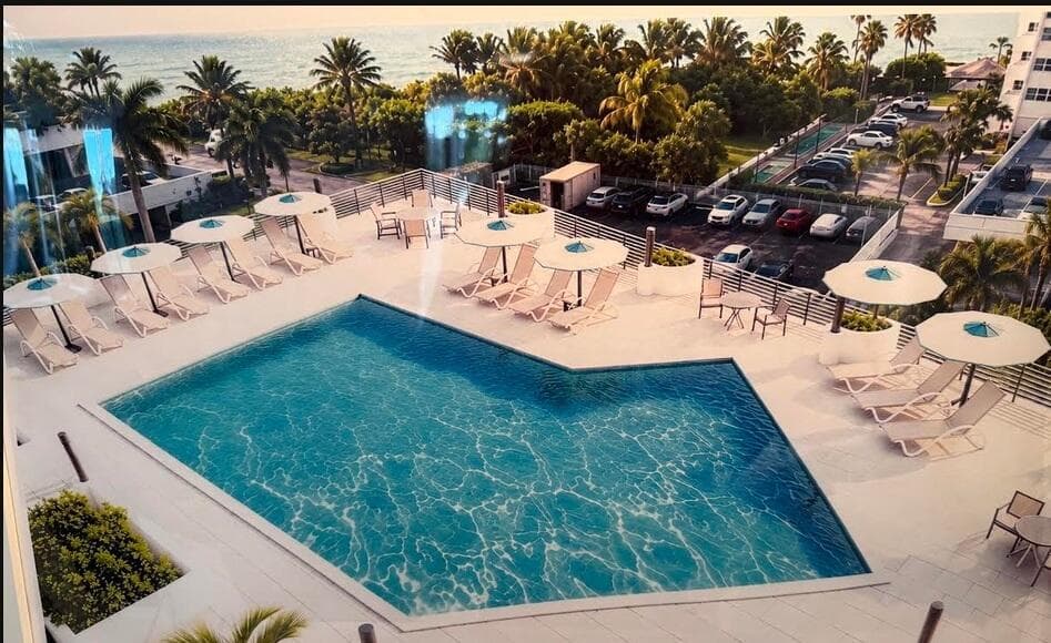 Everglades pool