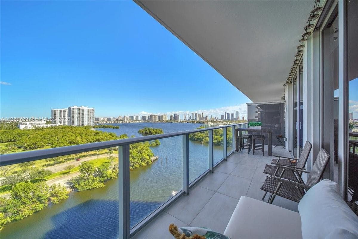 THE HARBOUR NORTH CONDO · #1104 in North Miami Beach - Photo 2