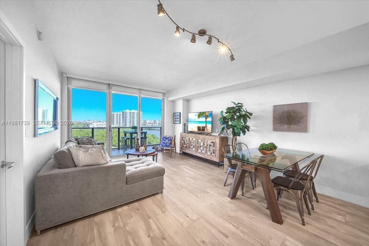 THE HARBOUR NORTH CONDO · #1104 in North Miami Beach - Photo 1