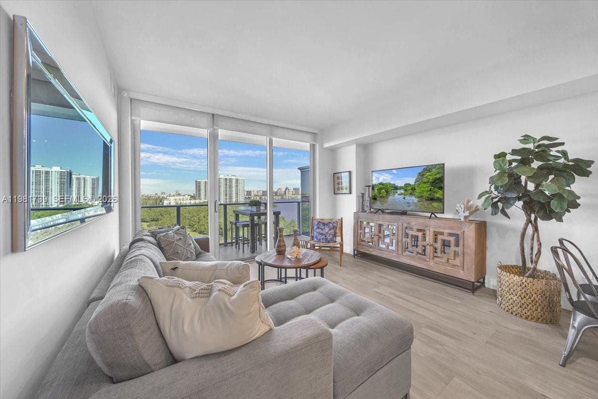 THE HARBOUR NORTH CONDO · #1104 in North Miami Beach - Photo 5