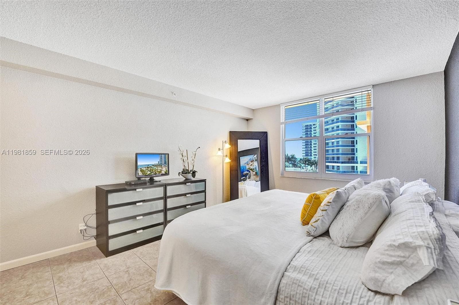 WAVE CONDO · #618 (Available Sep 16) in Hollywood - Photo 18