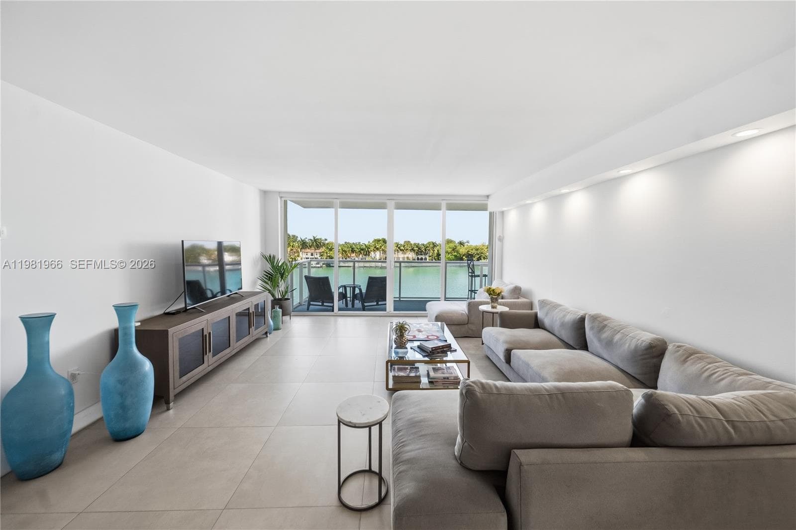 ROYAL EMBASSY CONDO · #4F in Miami Beach - Photo 4