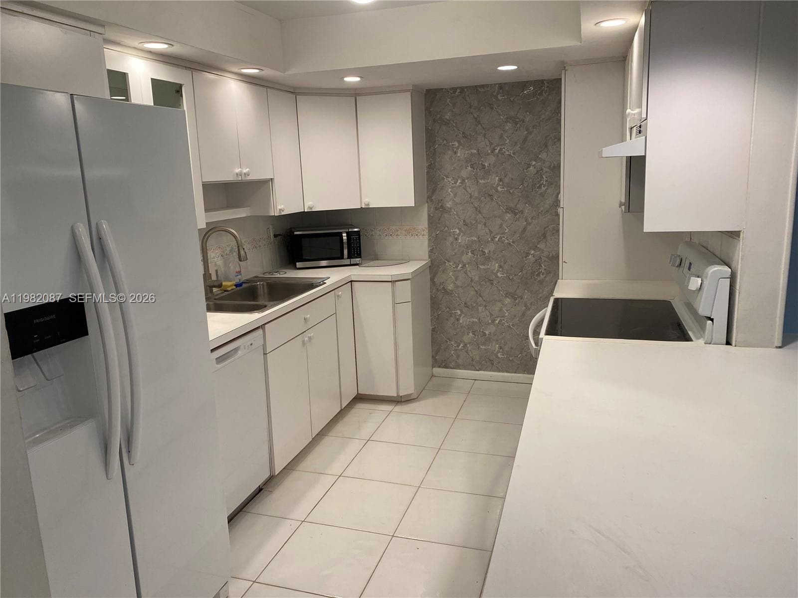 1951 Atlantic Shores Blvd #20 photo 2