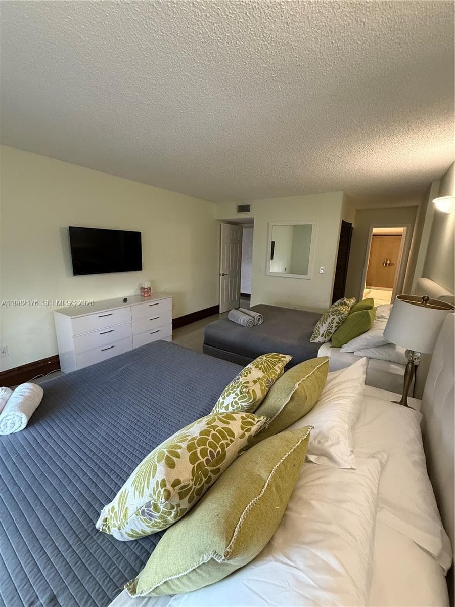 MARBELLA TOWER CONDO · #605 in Sunny Isles Beach - Photo 11