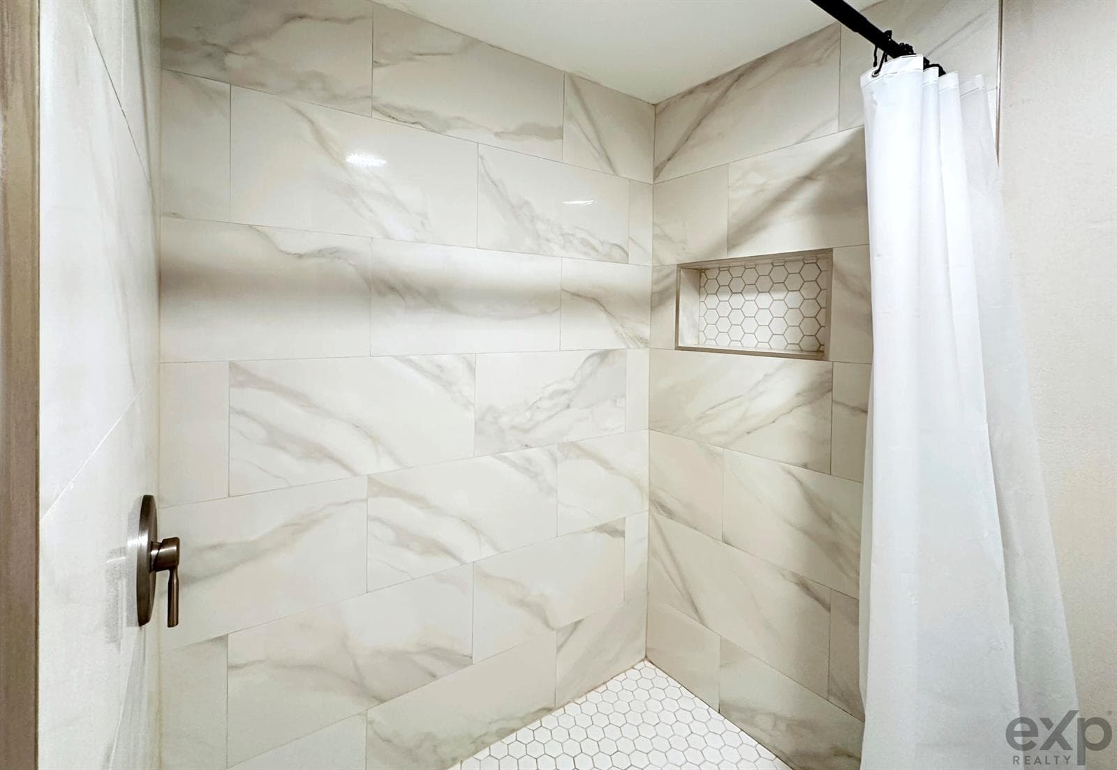 2ndFloor Bathroom5
