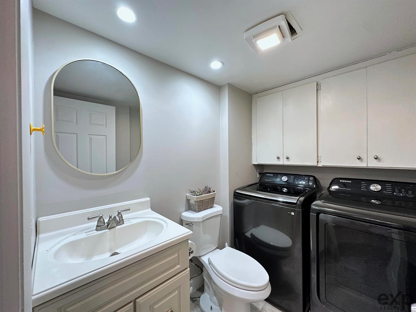 1stFloorBathroom