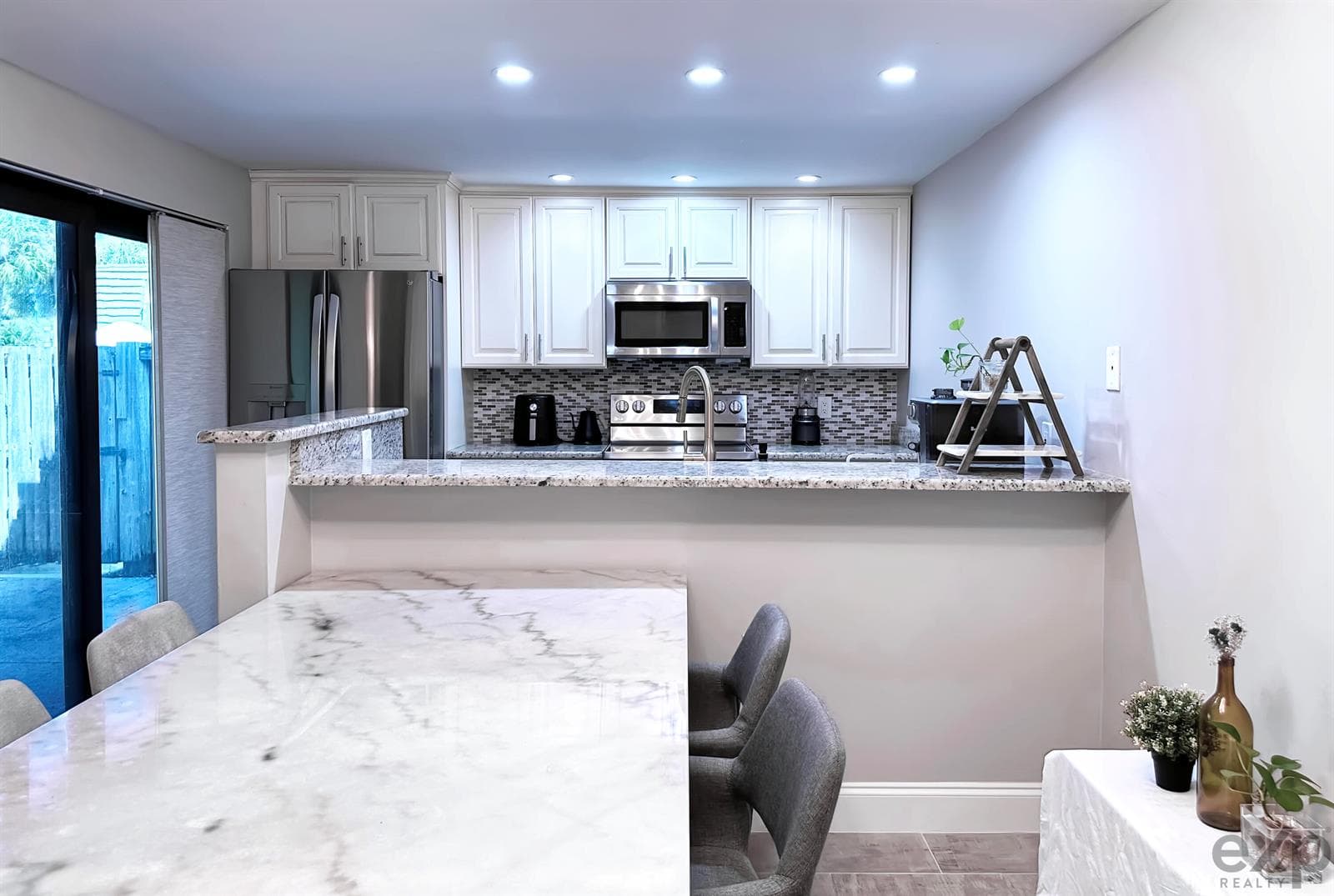 Dining Area2