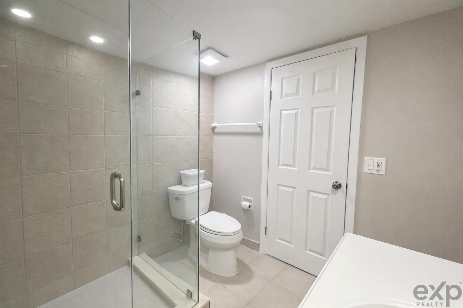 MasterBathroom2