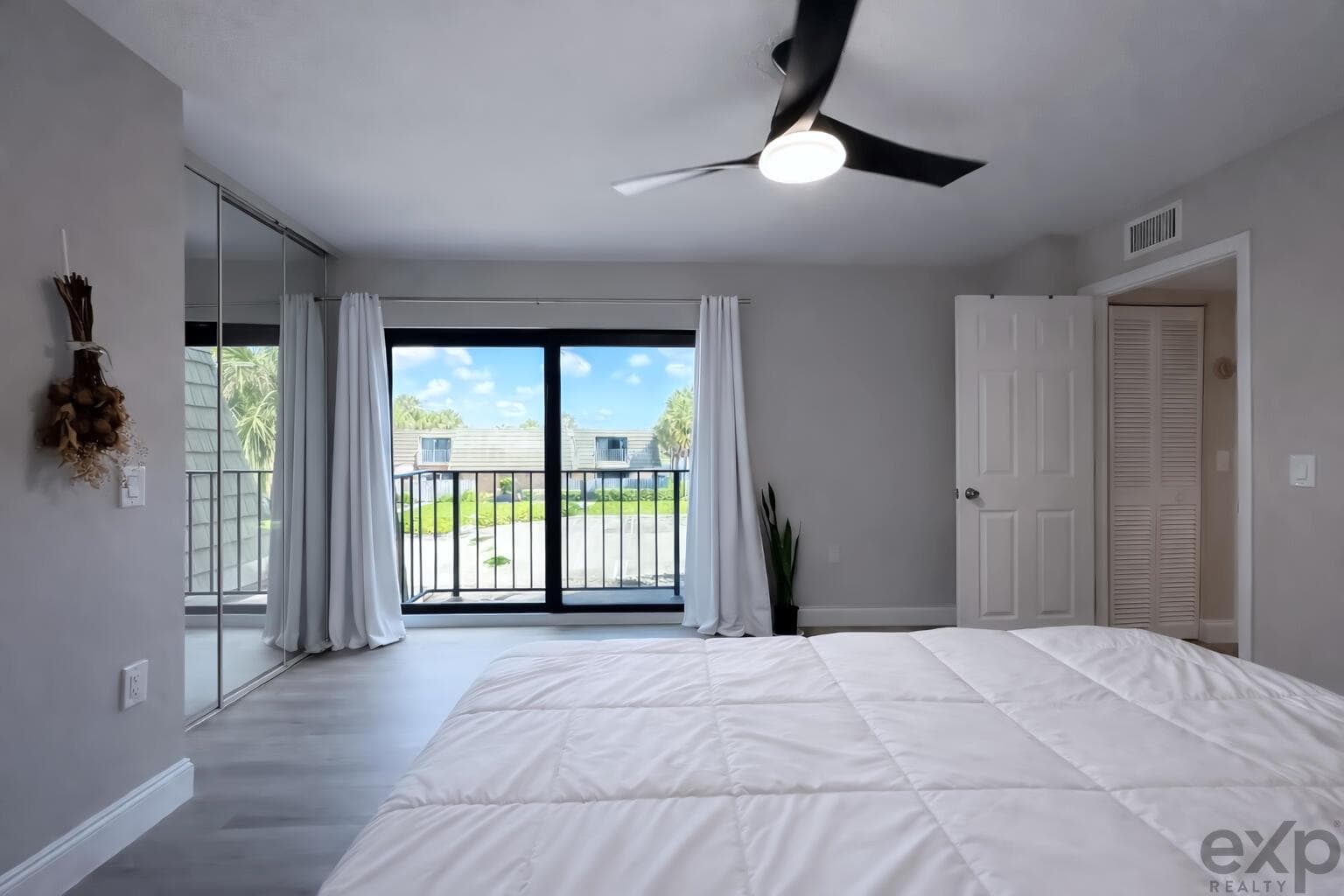 MasterBedroom2