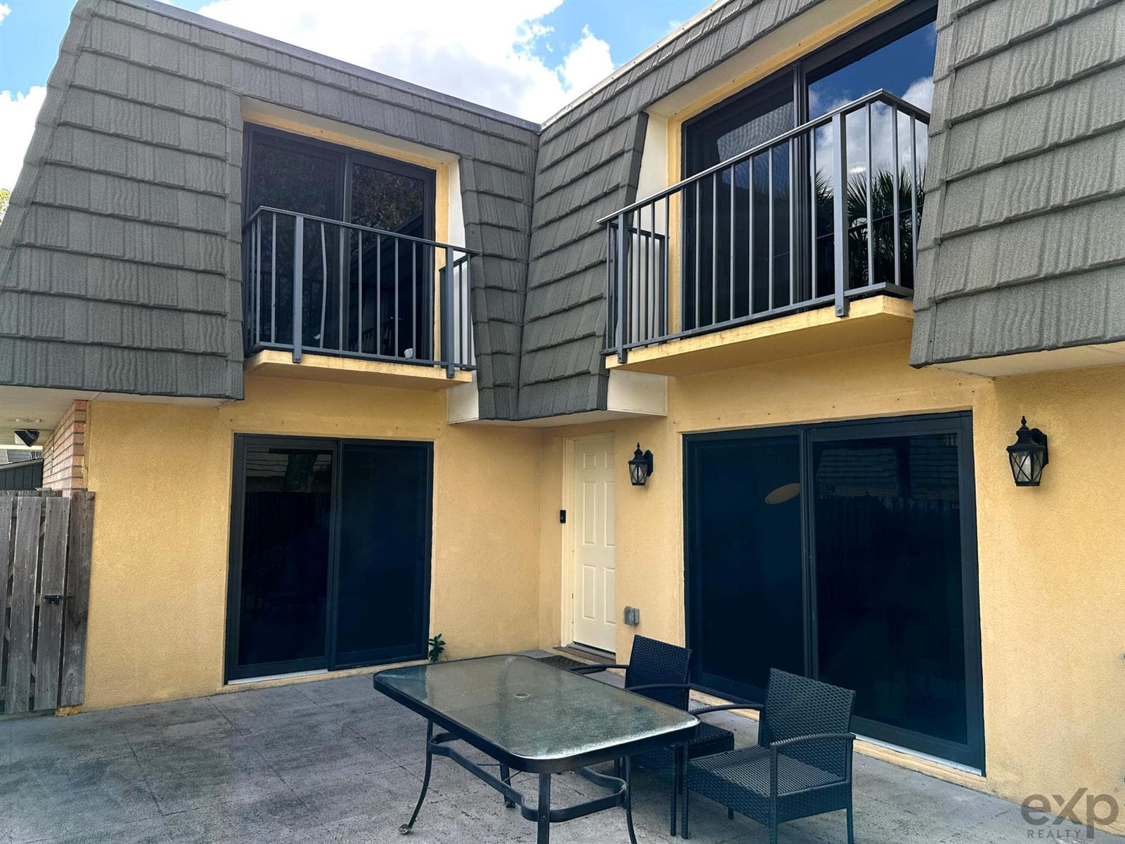 Front exterior4