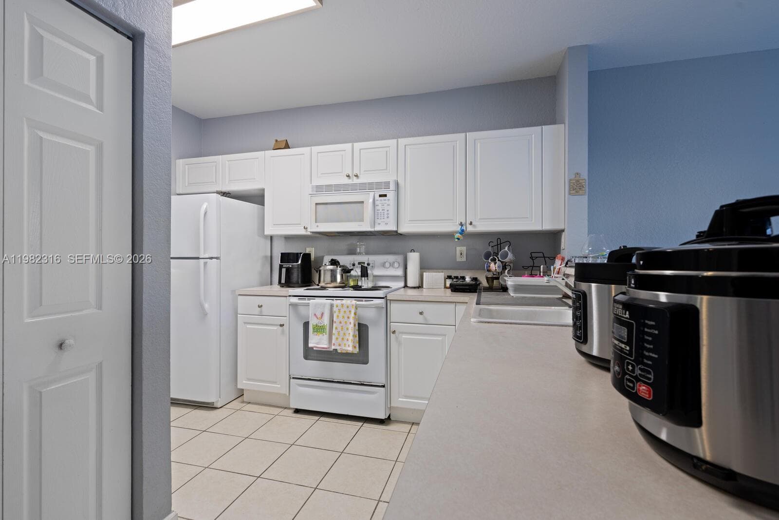 3335 NE 13th Cir Dr # 27 #105-27 photo 6