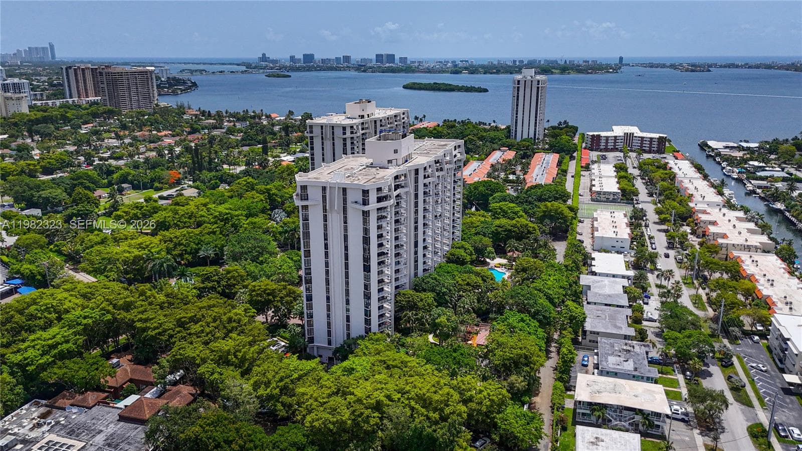 TOWERS OF QUAYSIDE CONDO · #PH11 in Miami - Photo 53
