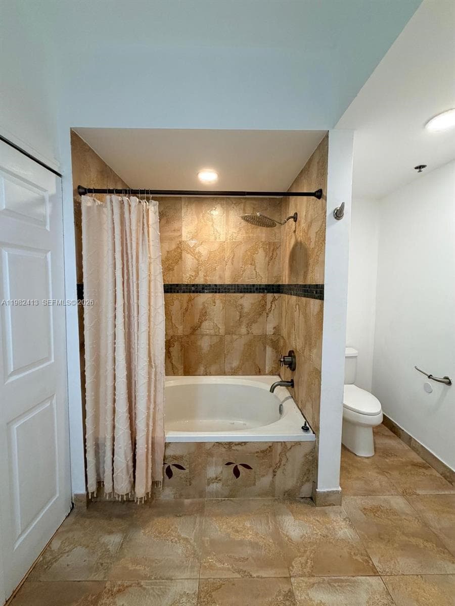 VILLAGE BY THE BAY · #6102 in Aventura - Photo 9