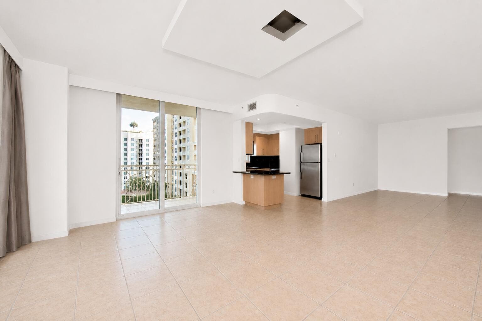 Living to kitchen no furniture