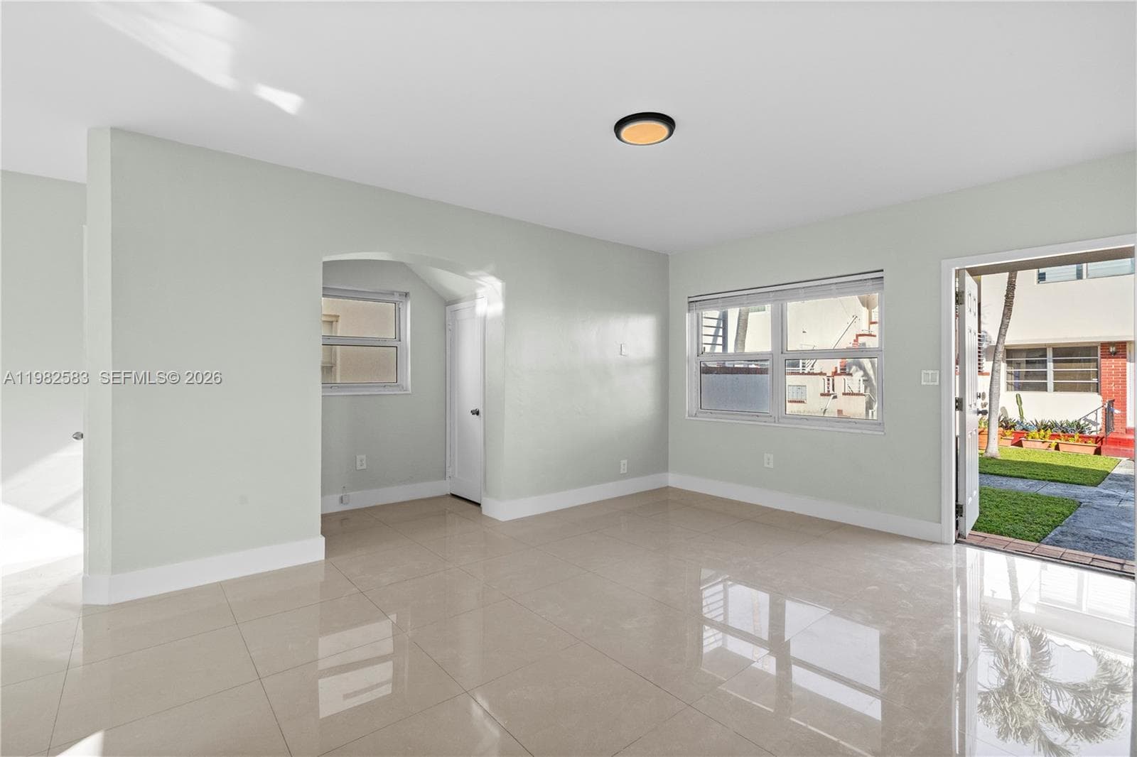 MARSEILLES CONDO · #21 in Miami Beach - Photo 2