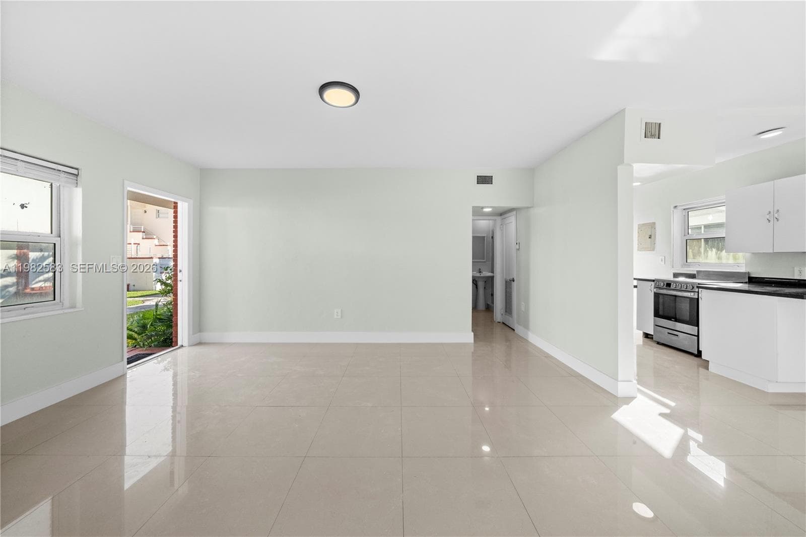 MARSEILLES CONDO · #21 in Miami Beach - Photo 4