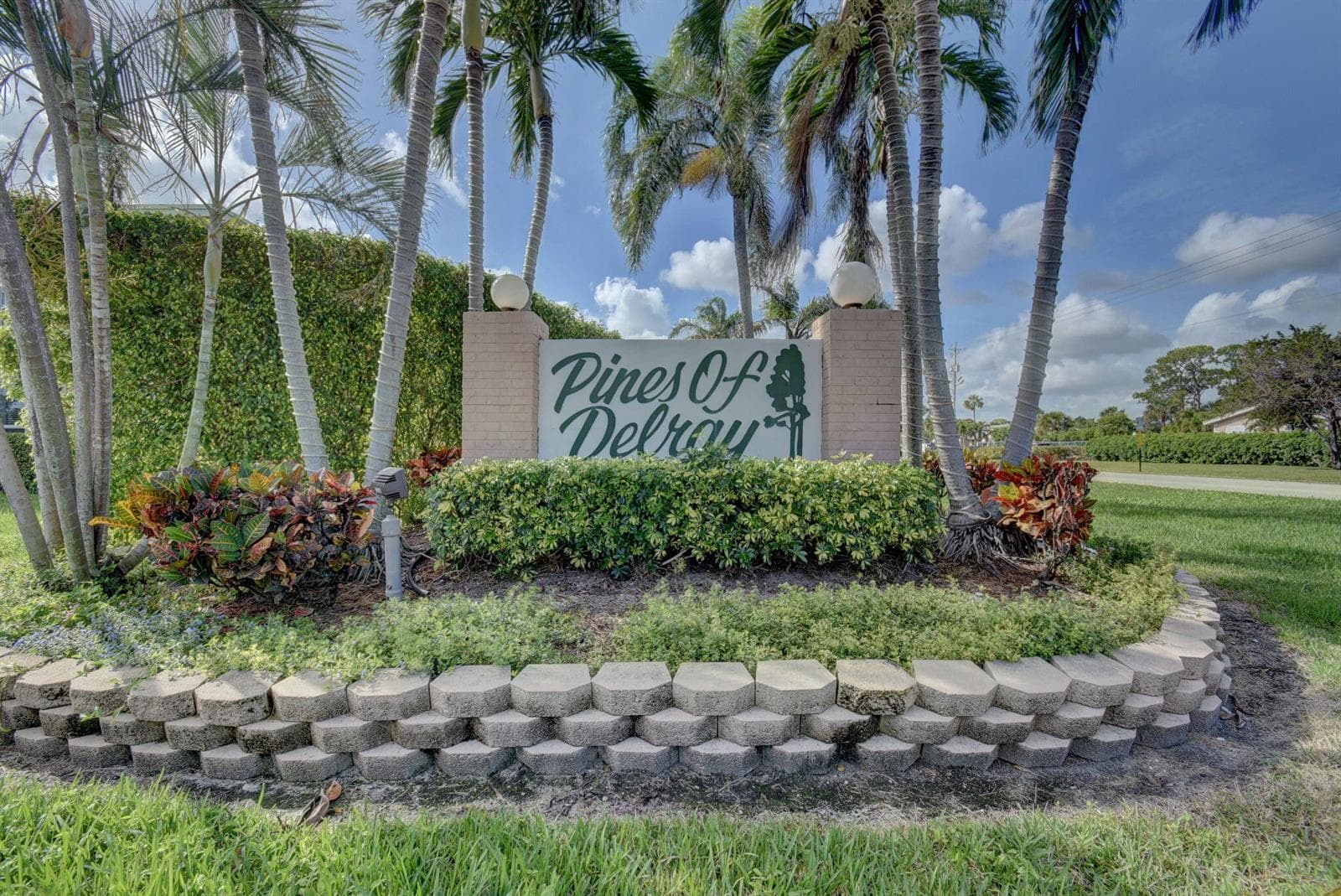 48-web-or-mls-Pines of Delray (4)