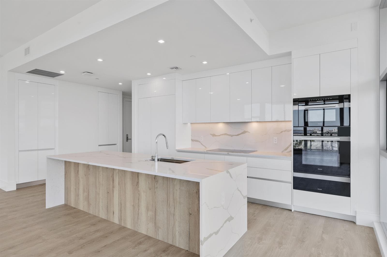 220 Lake Shore Drive - 10.jpg-FULL