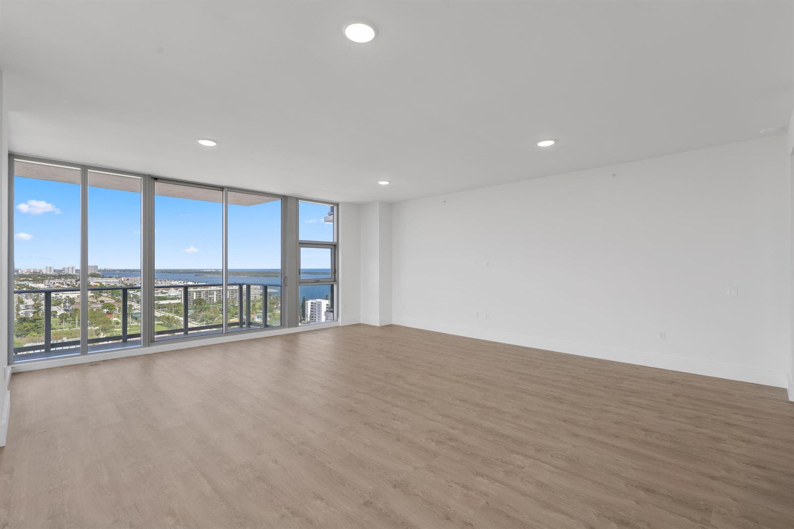 220 Lake Shore Drive - 4.jpg-FULL