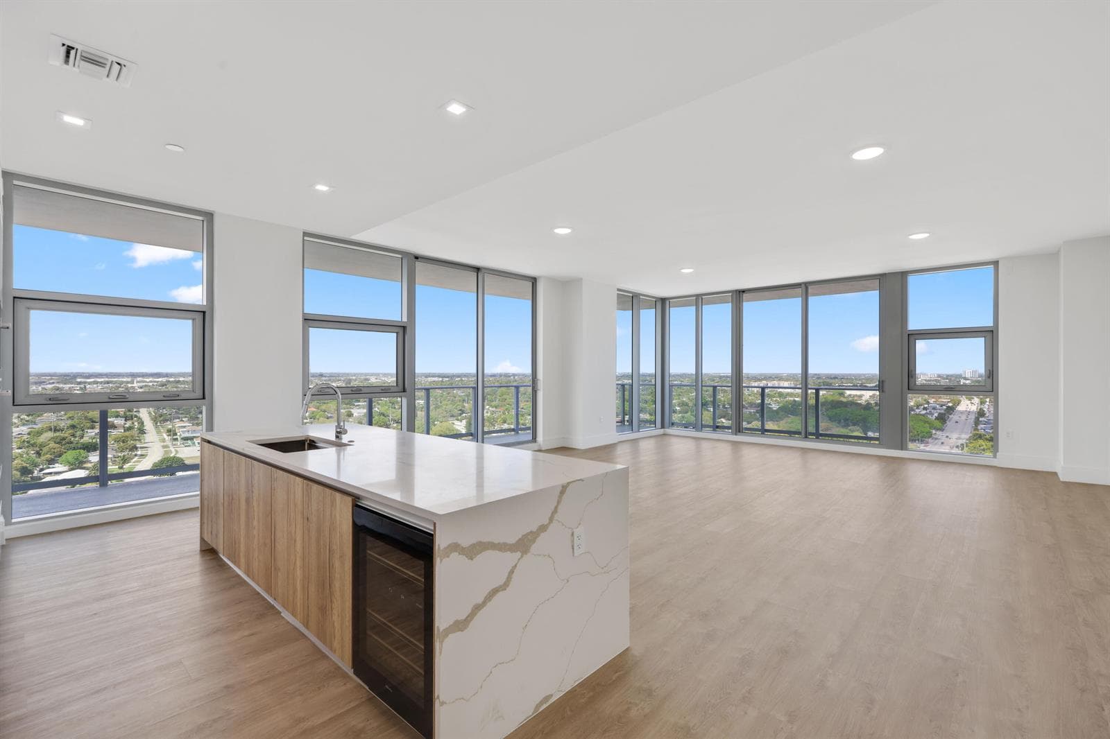 220 Lake Shore Drive - 1.jpg-FULL