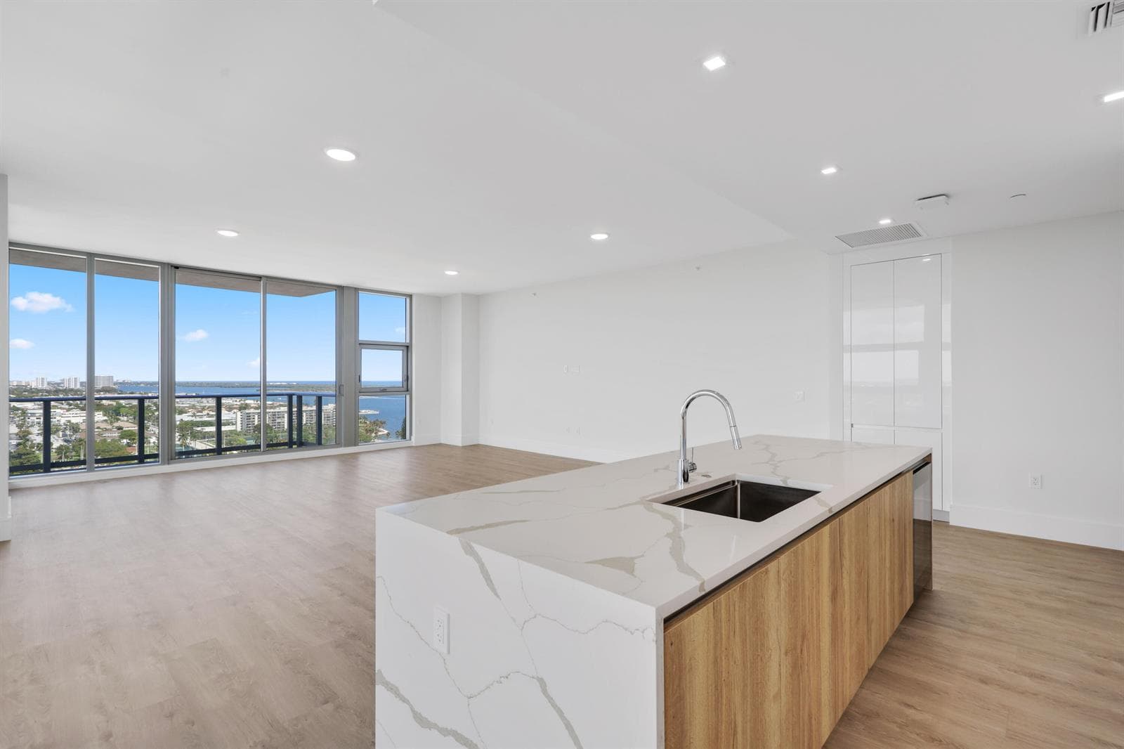 220 Lake Shore Drive - 14.jpg-FULL