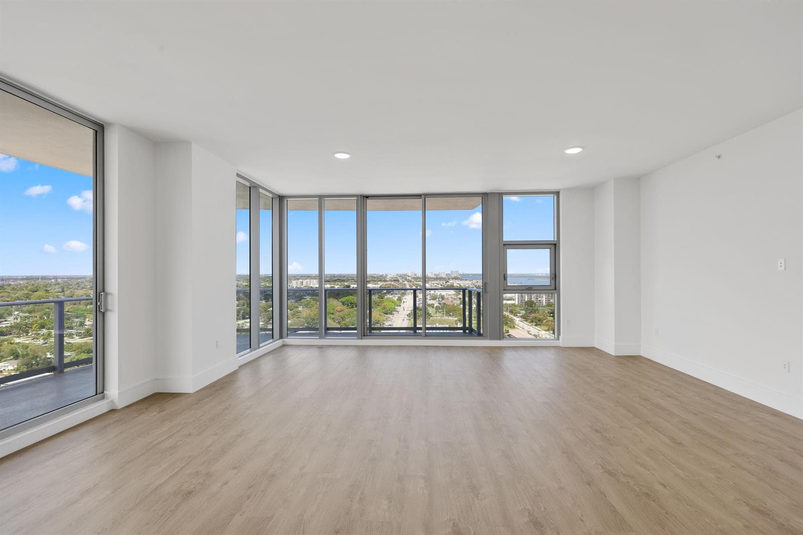 220 Lake Shore Drive - 3.jpg-FULL