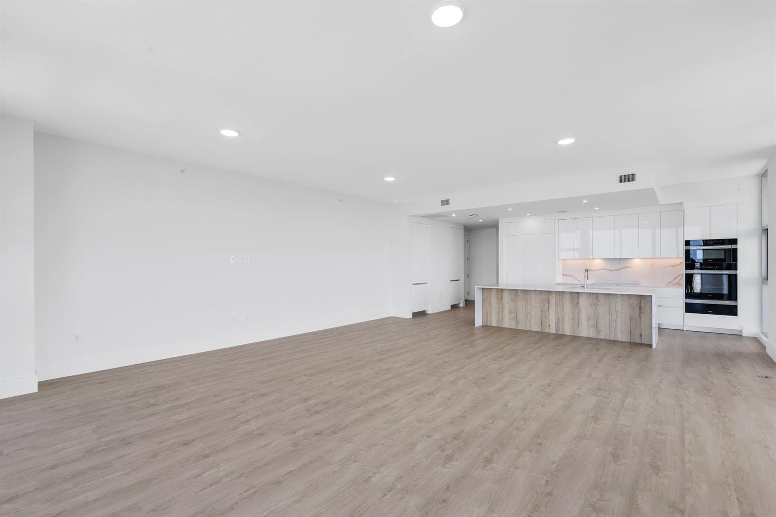 220 Lake Shore Drive - 7.jpg-FULL