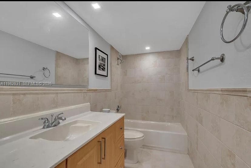 THE CARRIAGE HOUSE · #411 in Miami Beach - Photo 12