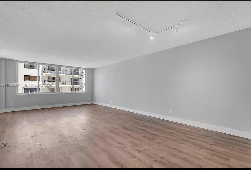 THE CARRIAGE HOUSE · #411 in Miami Beach - Photo 3