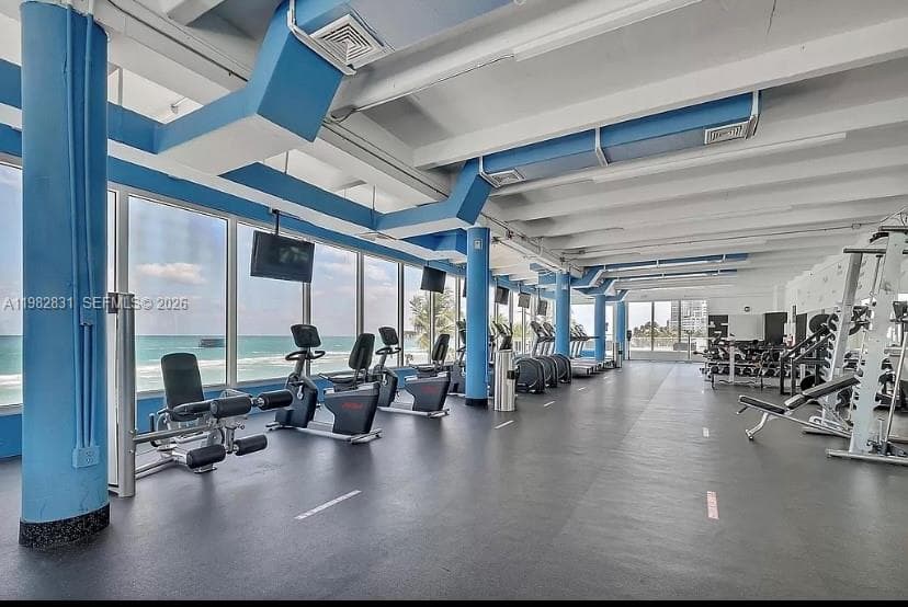 THE CARRIAGE HOUSE · #411 in Miami Beach - Photo 32