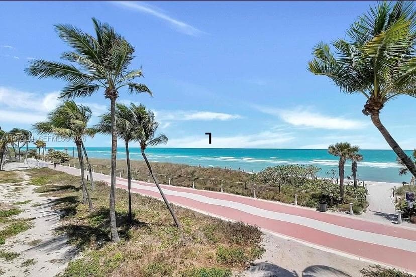 THE CARRIAGE HOUSE · #411 in Miami Beach - Photo 1