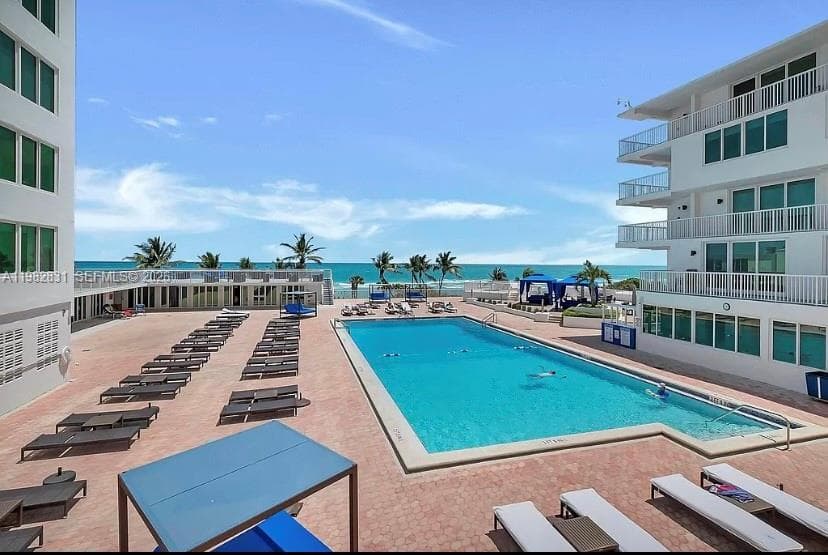 THE CARRIAGE HOUSE · #411 in Miami Beach - Photo 28