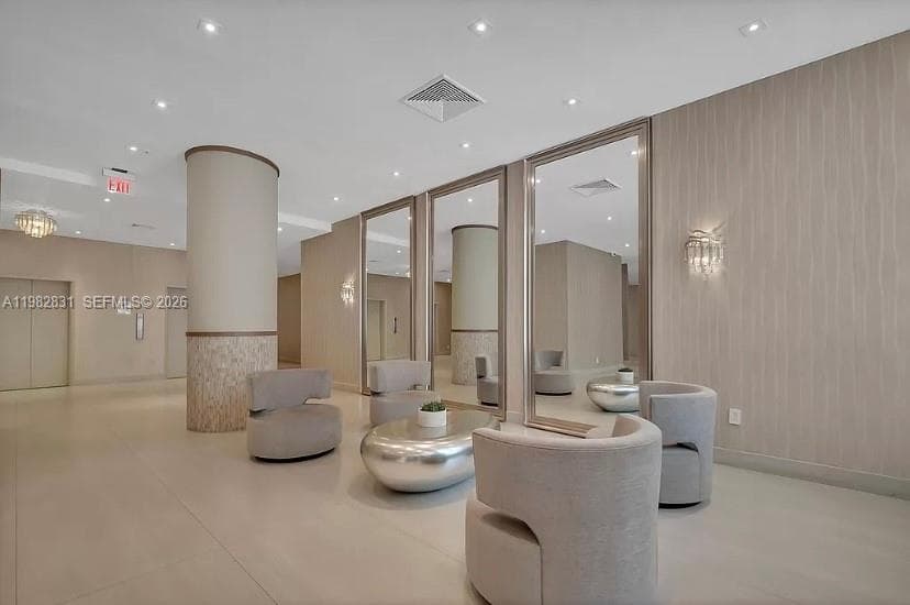 THE CARRIAGE HOUSE · #411 in Miami Beach - Photo 14