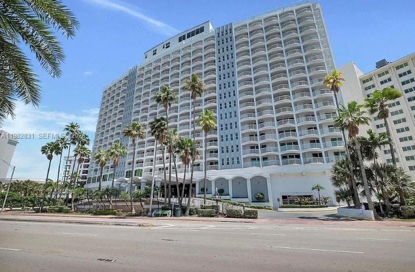 THE CARRIAGE HOUSE · #411 in Miami Beach - Photo 18