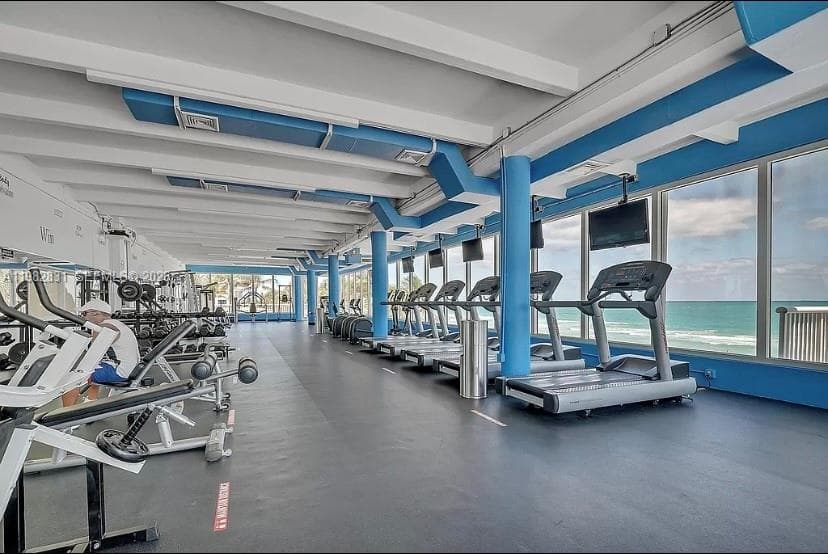 THE CARRIAGE HOUSE · #411 in Miami Beach - Photo 31