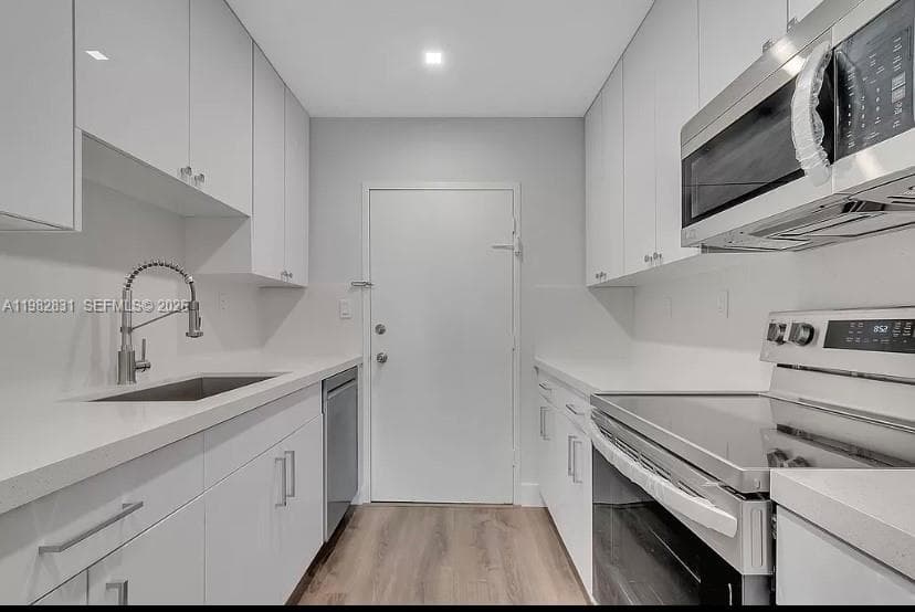 THE CARRIAGE HOUSE · #411 in Miami Beach - Photo 8