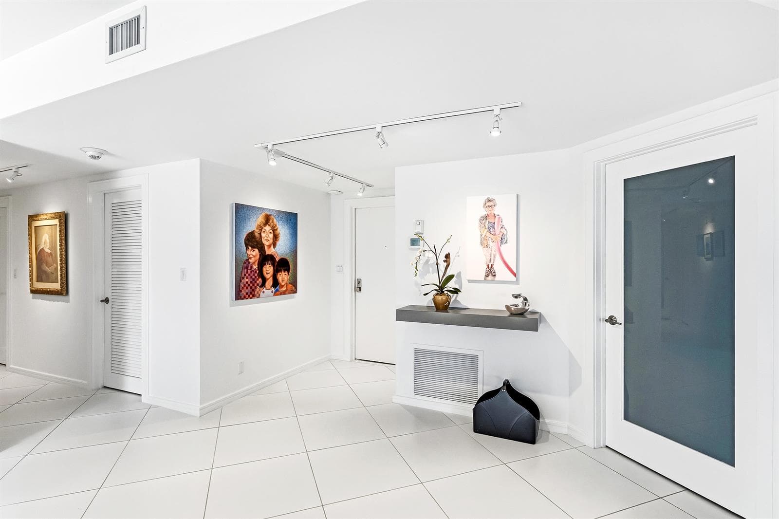 Foyer - Door to Primary Bedroom