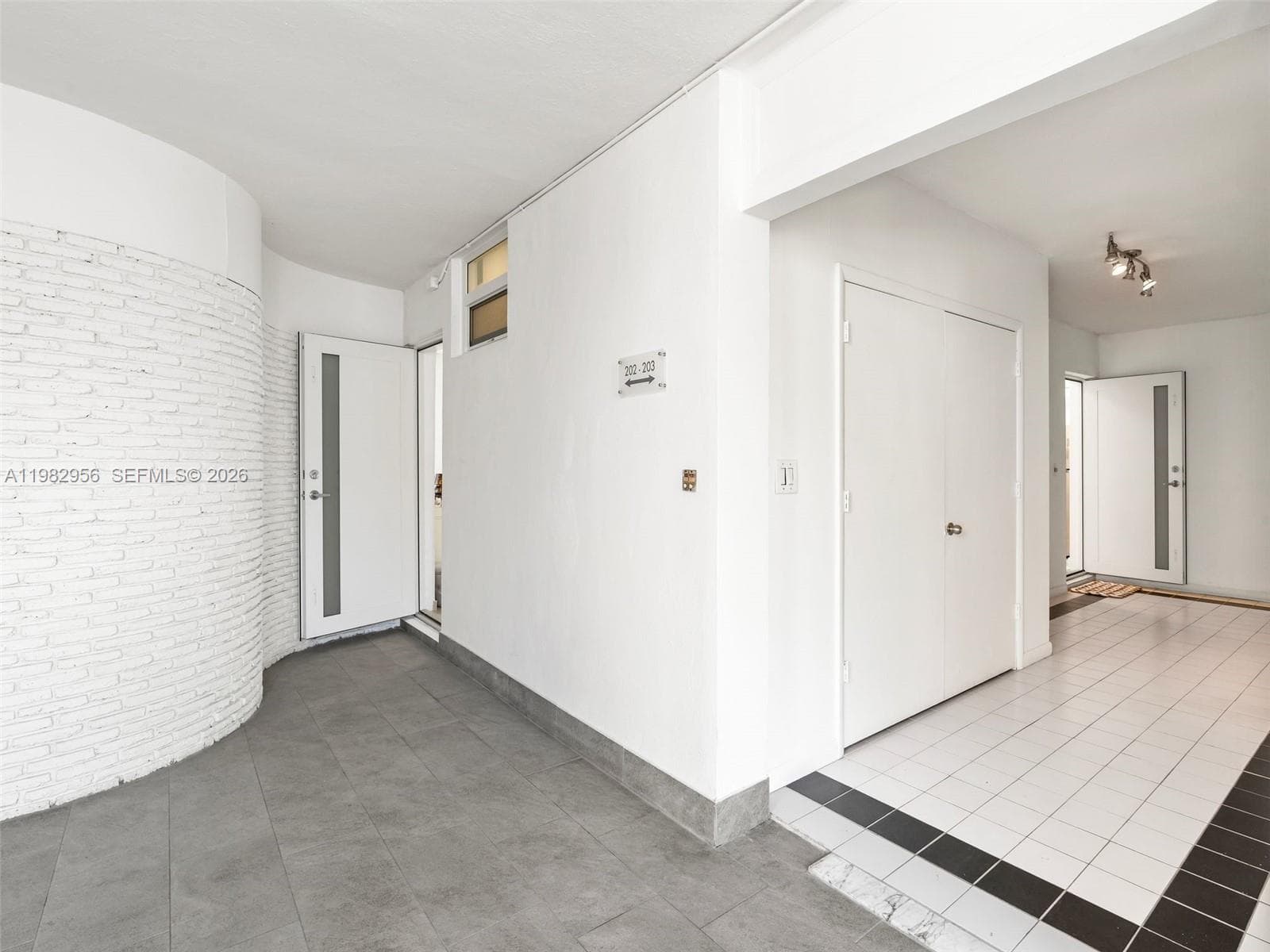 Lanai Condominium · #202 in Bal Harbour - Photo 16