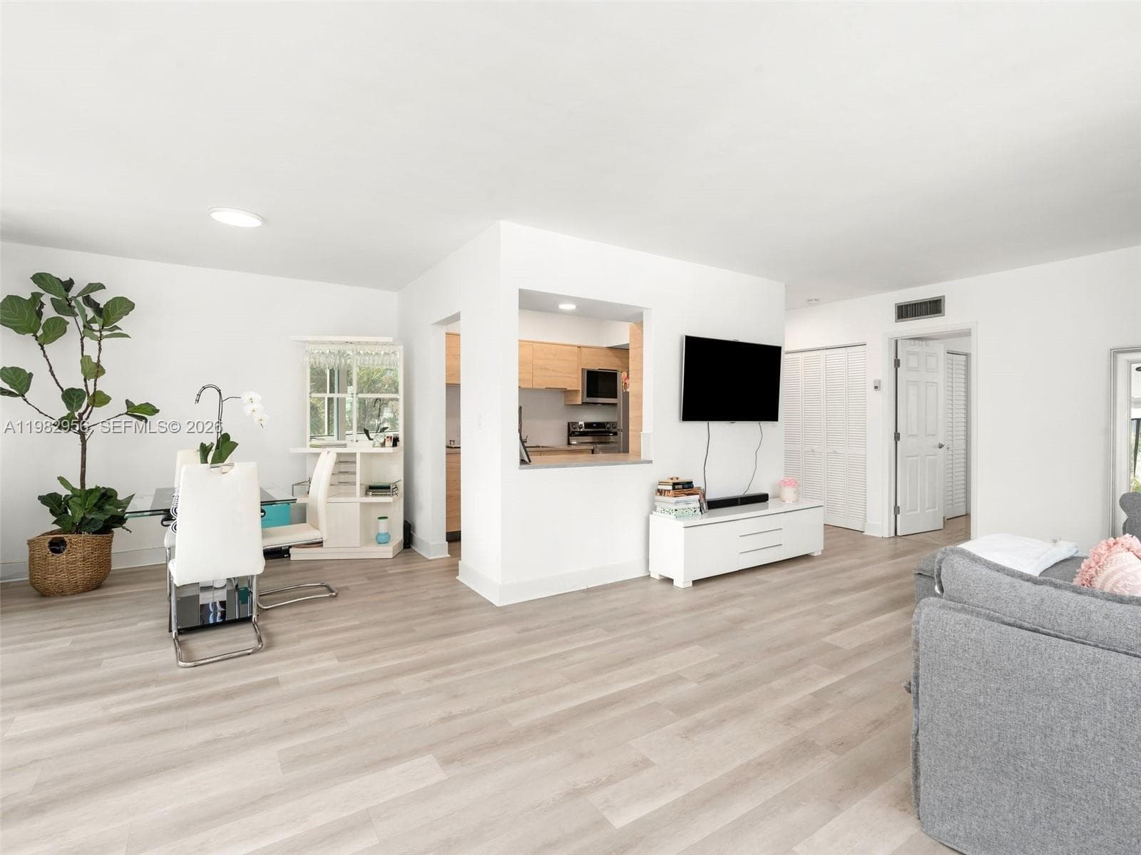 Lanai Condominium · #202 in Bal Harbour - Photo 4