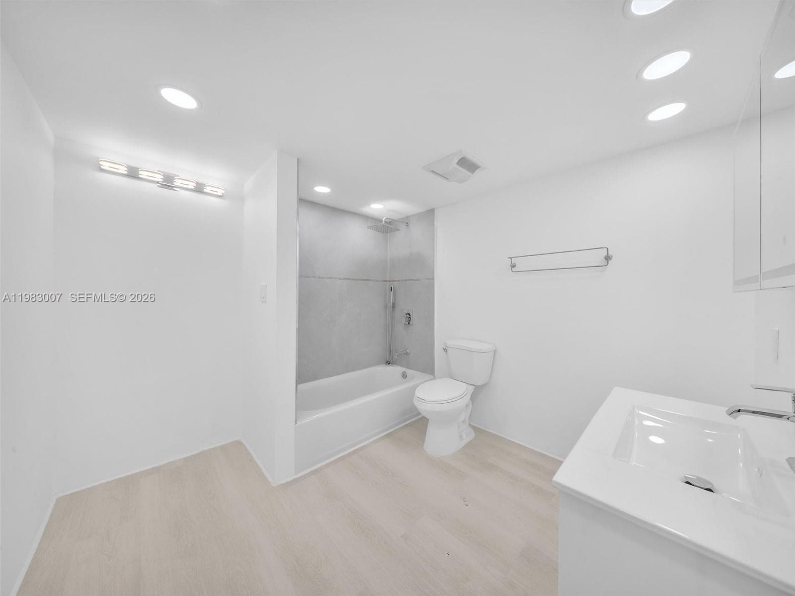 winston towers 500 · #1818 in Sunny Isles Beach - Photo 16