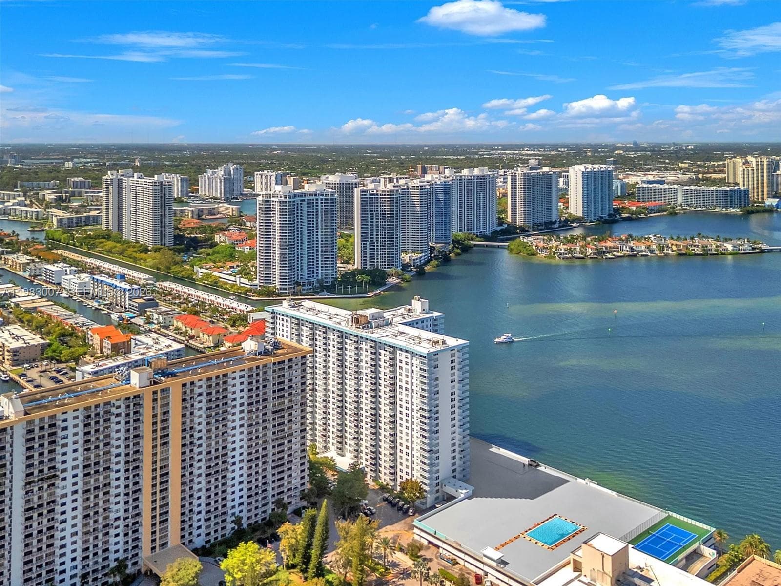 winston towers 500 · #1818 in Sunny Isles Beach - Photo 32