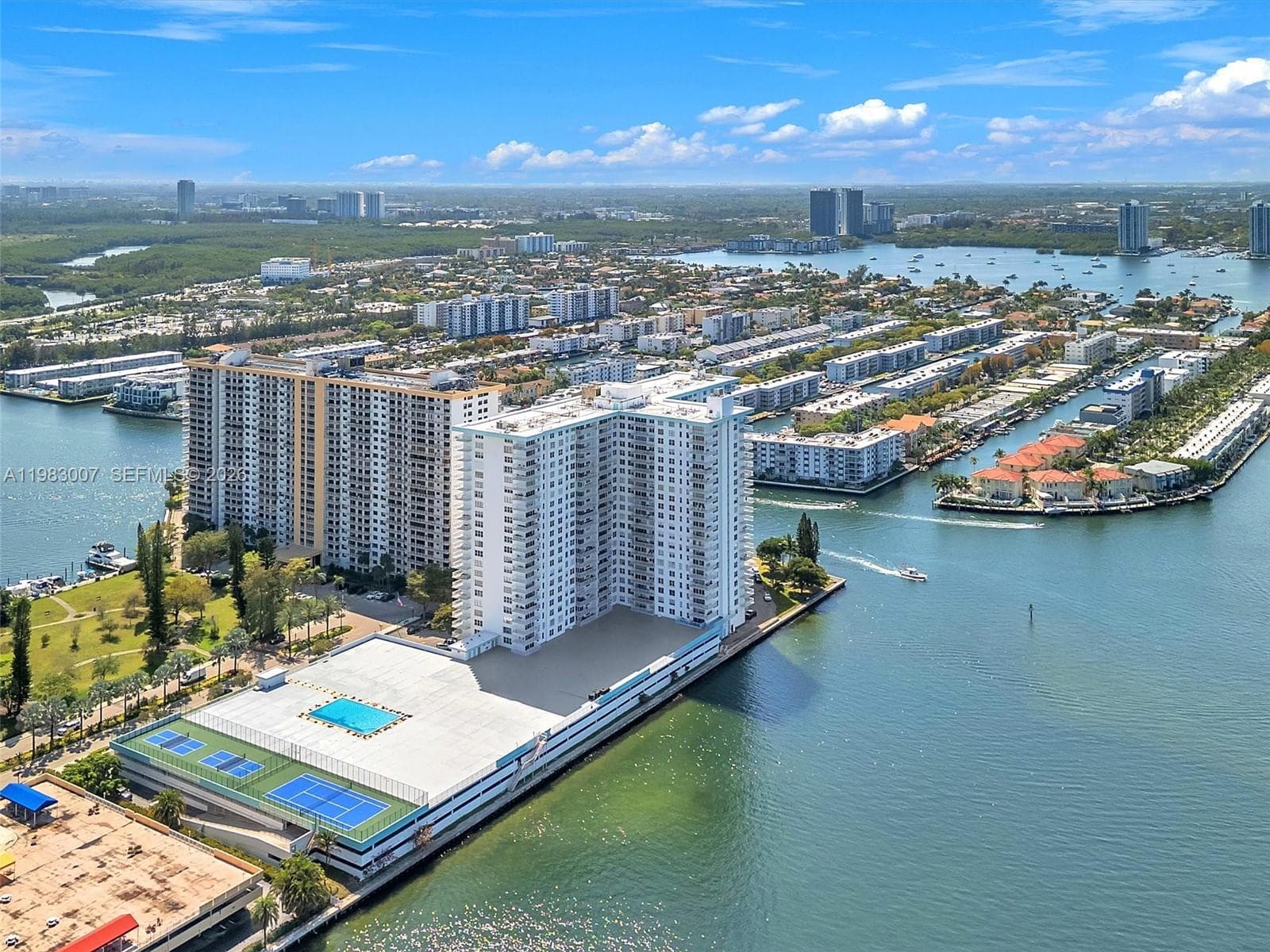 winston towers 500 · #1818 in Sunny Isles Beach - Photo 34