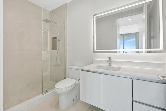 Nautilus 2105 guest bath