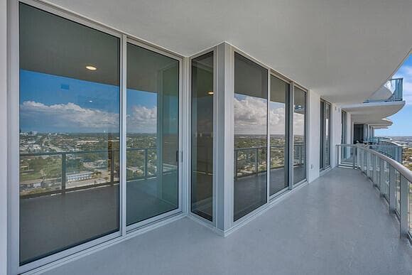Nautilus 2105 balcony 3