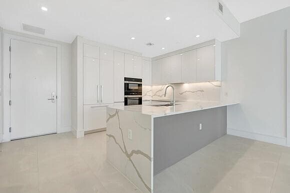 Nautilus 2105 Kitchen 4